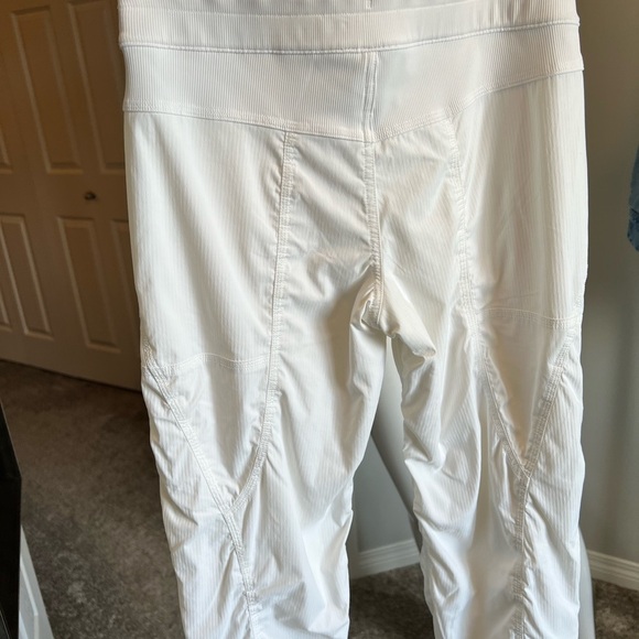 Lululemon studio crops Sz 2 - Picture 8 of 12